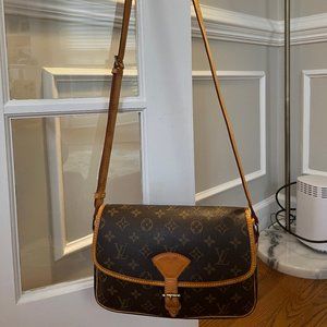 Authentic Vintage Louis Vuitton Monogram Canvas Sologne Purse